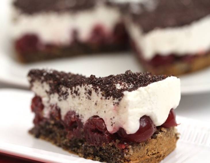 Topfentorte mit Mohn und Kirschen Topfentorte mit Mohn und Kirschen