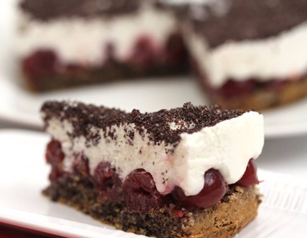 Topfentorte mit Mohn und Kirschen Topfentorte mit Mohn und Kirschen