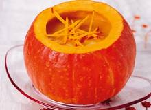 Kürbissuppe mit Apfelwürfelchen Kürbissuppe mit Apfelwürfelchen