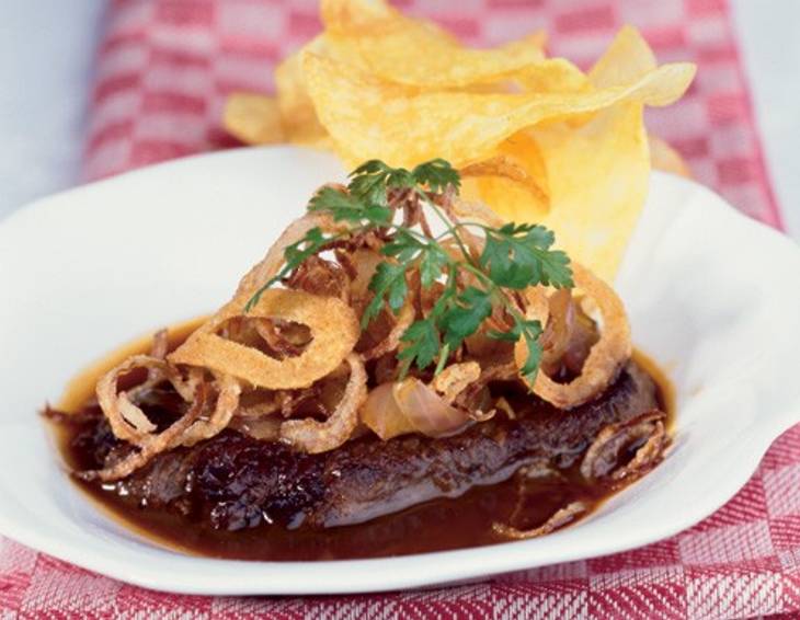 Zwiebelrostbraten mit Kartoffelchips