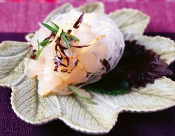 Wolfsbarsch-Tatar mit Ingwer Wolfsbarsch-Tatar mit Ingwer