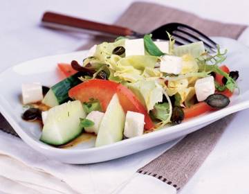 Steirischer Bauernsalat mit Schafkäse Steirischer Bauernsalat mit Schafkäse