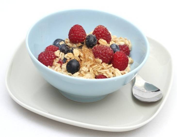 Haferflocken-Frühstück mit Beeren Haferflocken-Frühstück mit Beeren