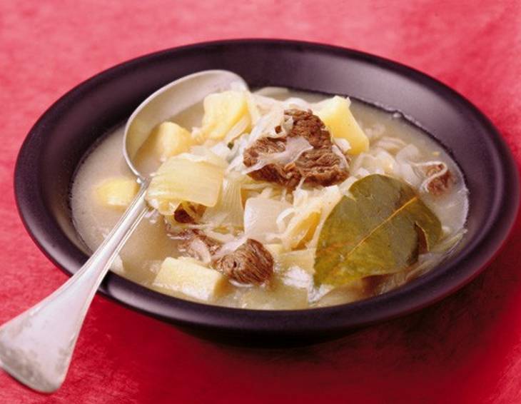 Schtschi (Sauerkrautsuppe mit Kartoffeln und Rindfleisch) Schtschi (Sauerkrautsuppe mit Kartoffeln und Rindfleisch)