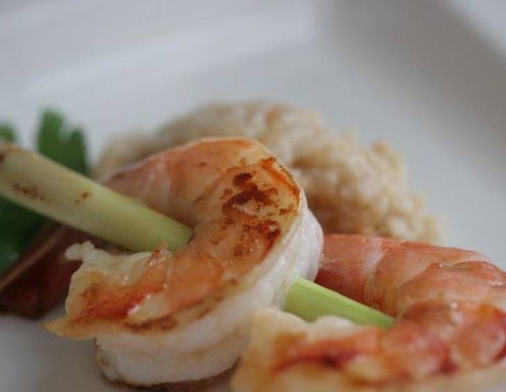 Erdnuss-Risotto mit Garnelenspießchen Erdnuss-Risotto mit Garnelenspießchen