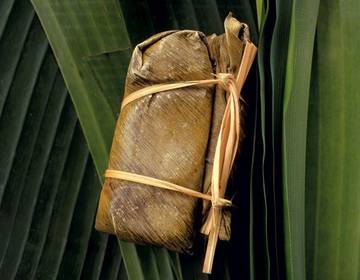 Gegrillter Fisch im Bananenblatt Gegrillter Fisch im Bananenblatt