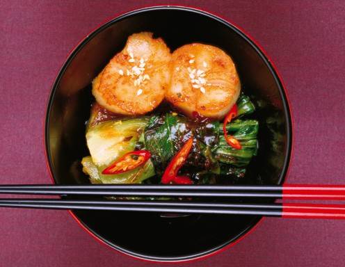 Gebratene Jakobsmuscheln mit Pak Choi