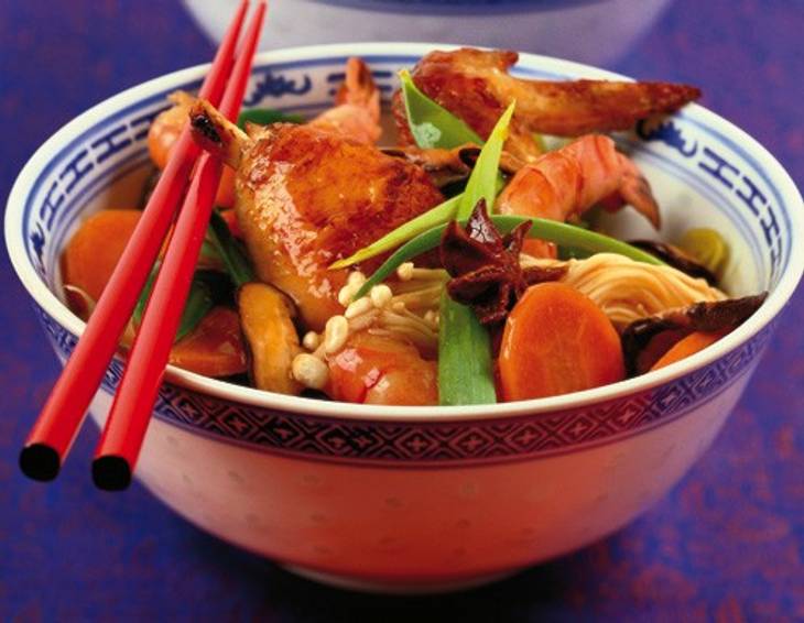 Geschmortes Huhn mit Garnelen Geschmortes Huhn mit Garnelen