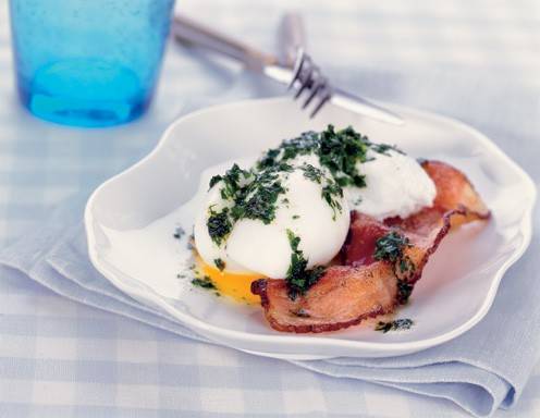 Pochierte Eier mit Speck Rezept - ichkoche.de Pochierte Eier mit Speck Rezept - ichkoche.de
