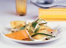 Mango-Gurken-Salat mit Sprossen Mango-Gurken-Salat mit Sprossen