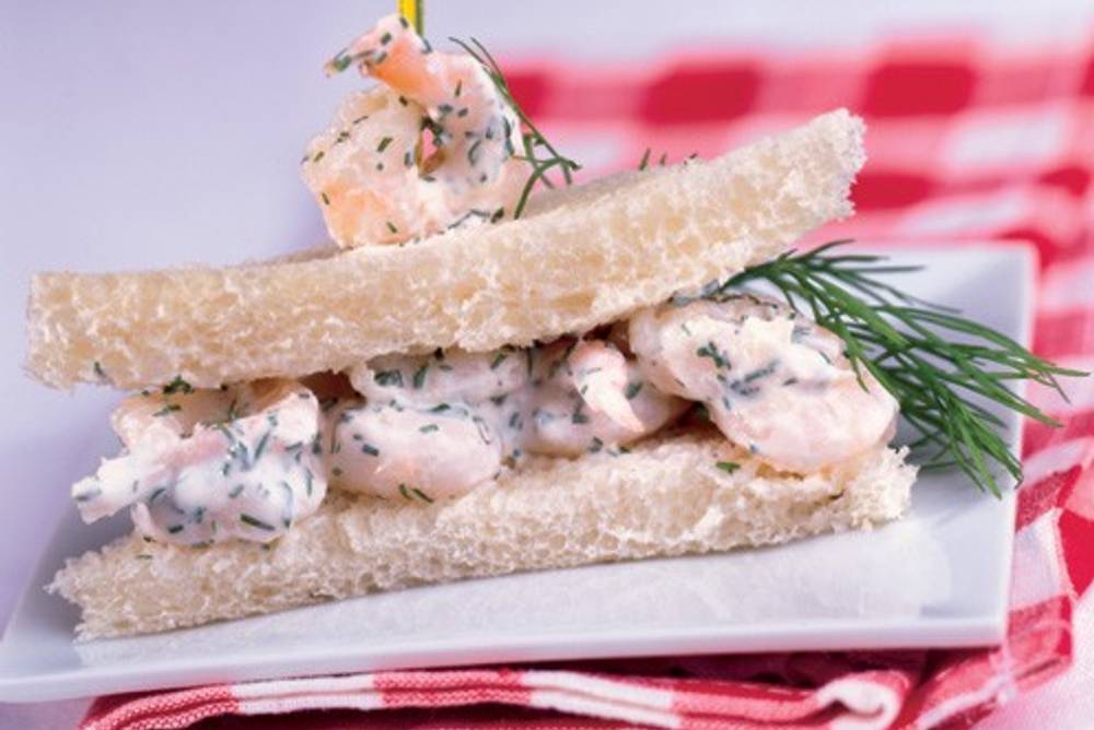 Tramezzini mit Dillrahm-Shrimps Tramezzini mit Dillrahm-Shrimps