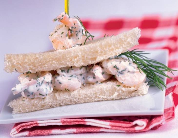 Tramezzini mit Dillrahm-Shrimps