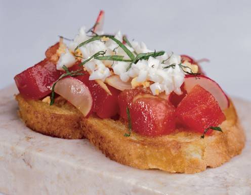 Crostini mit Radieschen und Thunfisch Rezept - ichkoche.ch Crostini mit Radieschen und Thunfisch Rezept - ichkoche.ch