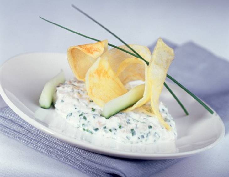 Räucherforellentatar mit Kartoffelchips Räucherforellentatar mit Kartoffelchips