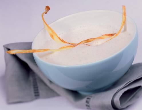 Petersilienwurzelsuppe mit Chips Rezept - ichkoche.de