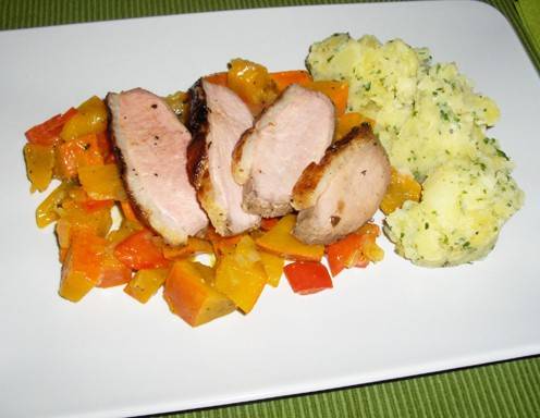 Entenbrust mit Kürbiswürfeln und Erbsenschotencreme Rezept - ichkoche.at Entenbrust mit Kürbiswürfeln und Erbsenschotencreme Rezept - ichkoche.at