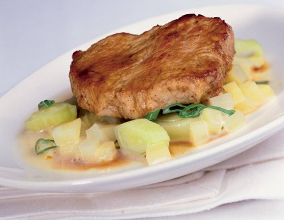 Kalbsrückensteak mit Kartoffel-Lauch-Ragout Kalbsrückensteak mit Kartoffel-Lauch-Ragout