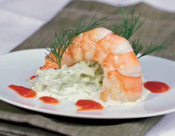Marinierte Garnelen mit Gurkenspaghetti Marinierte Garnelen mit Gurkenspaghetti
