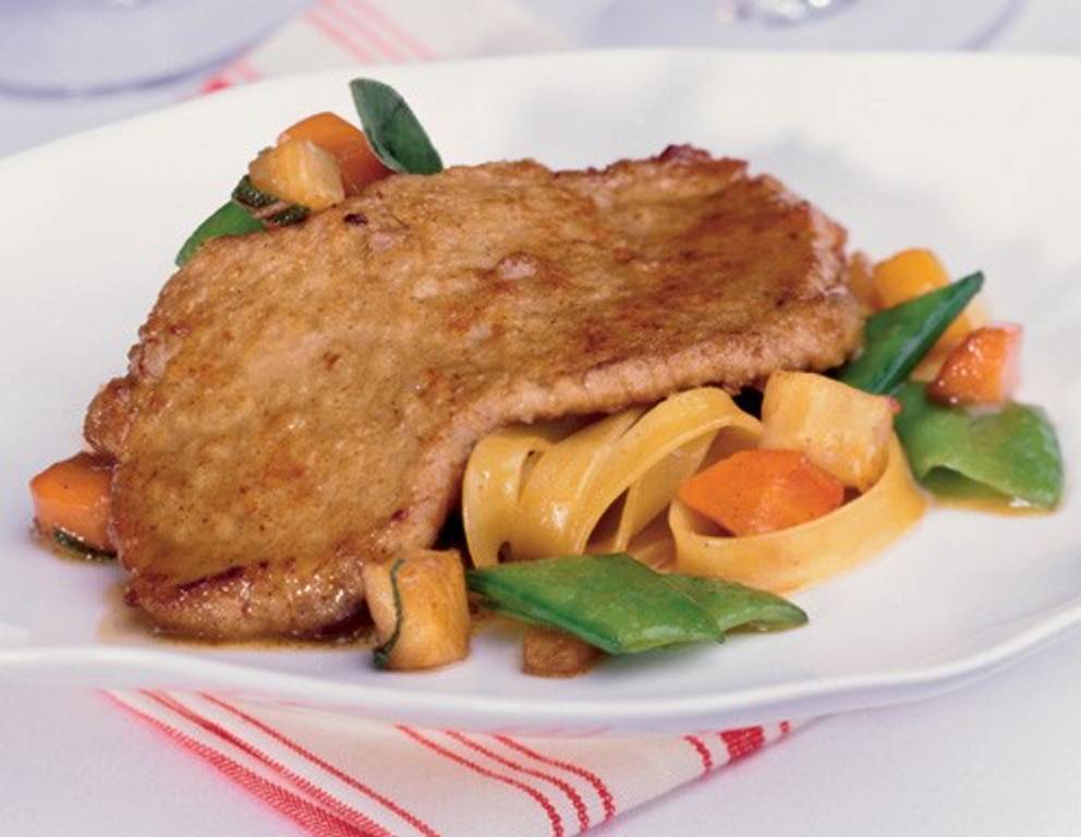 Naturschnitzel mit Gemüsenudeln Naturschnitzel mit Gemüsenudeln