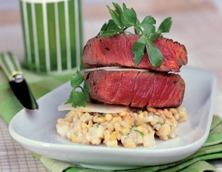 Pochiertes Rindsfilet mit Kohlrabi-Zartweizen Pochiertes Rindsfilet mit Kohlrabi-Zartweizen