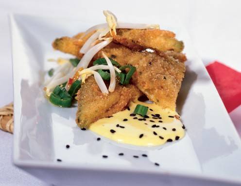 Auberginenschnitzel in Sesam-Käse-Panier mit Aïoli Rezept - ichkoche.at Auberginenschnitzel in Sesam-Käse-Panier mit Aïoli Rezept - ichkoche.at