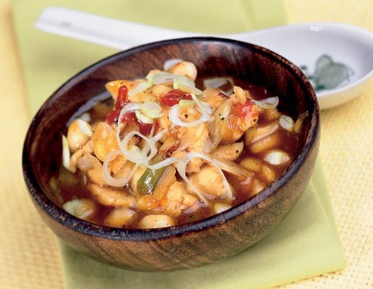 Huhn mit Erdnüssen und Junglauch Huhn mit Erdnüssen und Junglauch