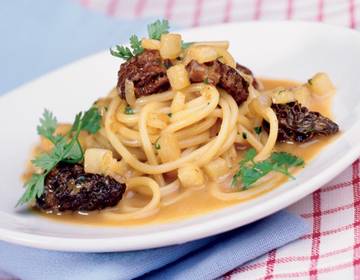 Spaghetti mit Morcheln und Kohlrabi