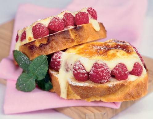 Briochetoast mit Himbeeren und Topfen