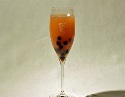 Bellini mit Beeren