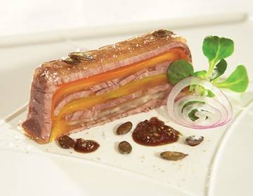 Sacher-Tafelspitzsulz mit Vogerlsalat Sacher-Tafelspitzsulz mit Vogerlsalat
