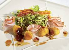 Endiviensalat mit Grammelnuss'n Endiviensalat mit Grammelnuss'n