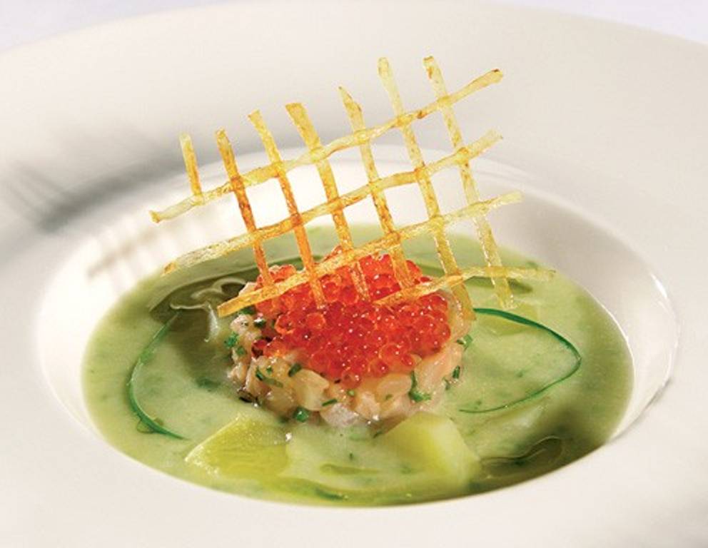 Kalte Erdäpfelsuppe mit Saiblingstatar Kalte Erdäpfelsuppe mit Saiblingstatar