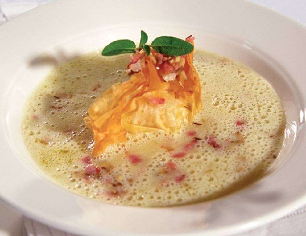 Erdäpfelsuppe mit Pilzstrudel Erdäpfelsuppe mit Pilzstrudel