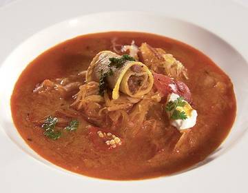 Ungarische Krautsuppe mit Hortobágyi-Palatschinken Ungarische Krautsuppe mit Hortobágyi-Palatschinken