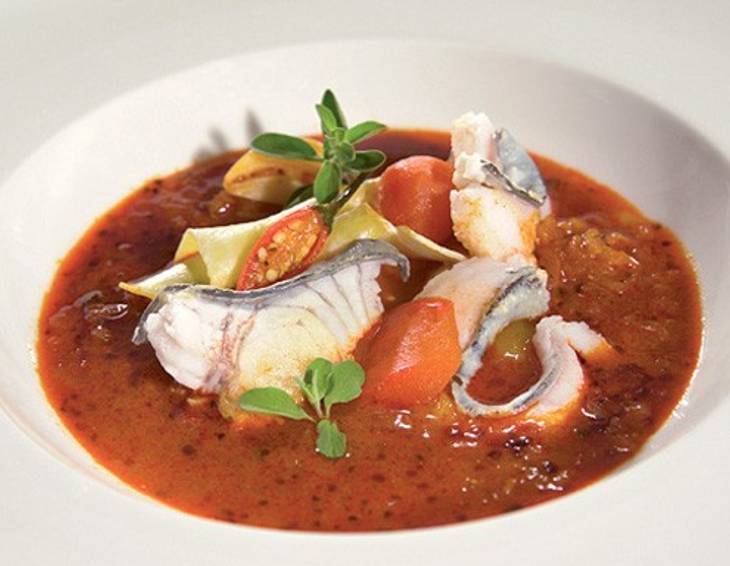 Waller-Halászlé mit Topfennudeln Waller-Halászlé mit Topfennudeln