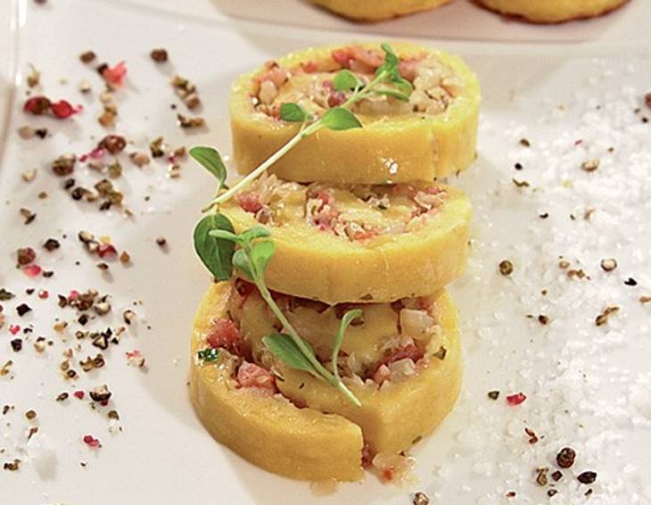 Erdäpfelroulade mit Sauerkraut Erdäpfelroulade mit Sauerkraut