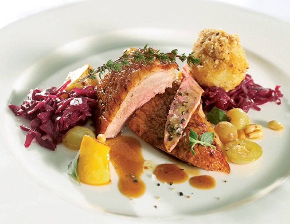 Bauernente mit Grießknöderln und Quitten-Rotkraut Bauernente mit Grießknöderln und Quitten-Rotkraut