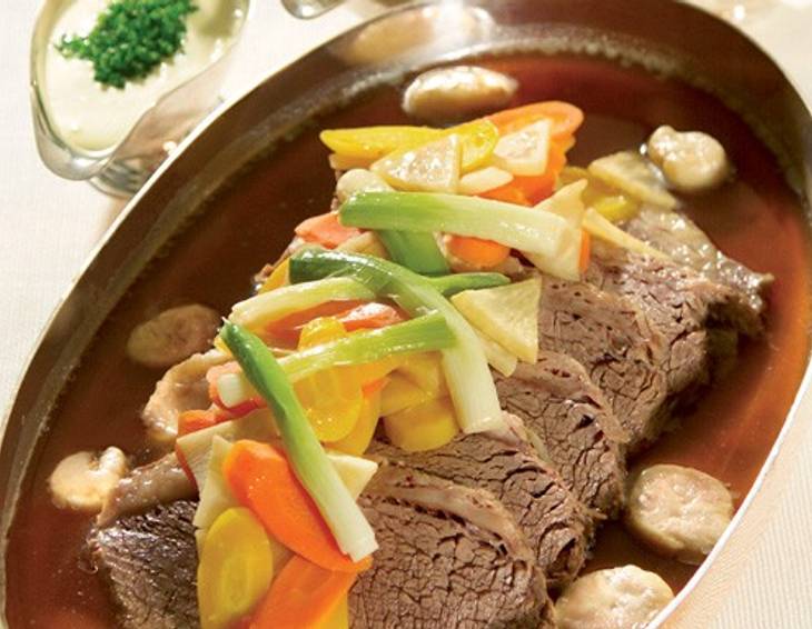 Tafelspitz mit klassischen Beilagen Tafelspitz mit klassischen Beilagen