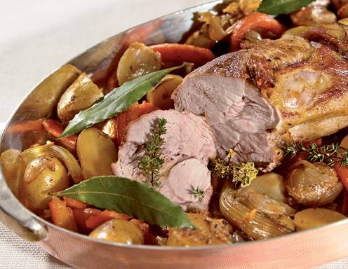 Kümmel-Schopfbraten mit mitgebratenen Erdäpfeln