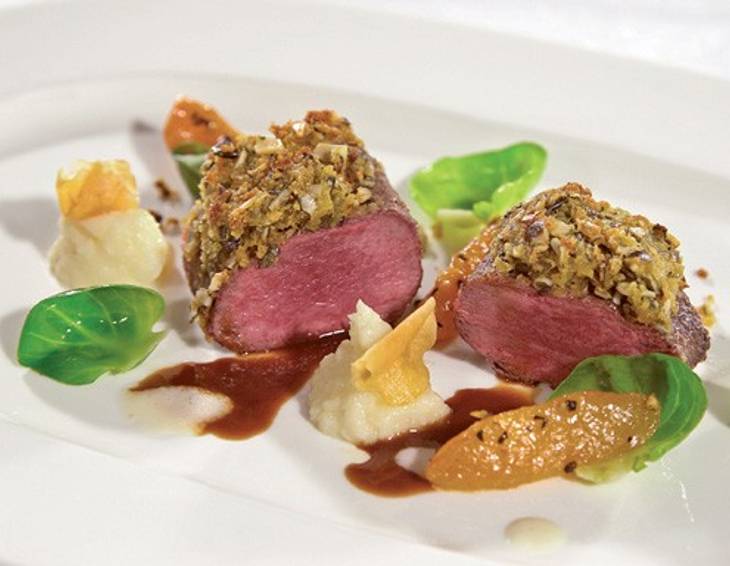 Rehfilet mit Kürbiskernkruste und Pfeffer-Marillen Rehfilet mit Kürbiskernkruste und Pfeffer-Marillen