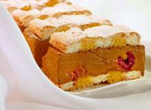 Kardinalschnitten mit Kaffee und Himbeeren Kardinalschnitten mit Kaffee und Himbeeren