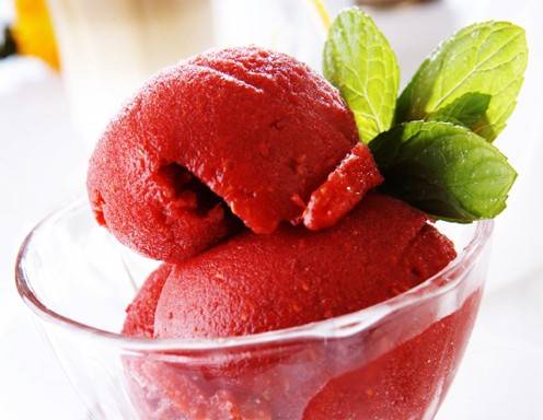 Erdbeer-Minze-Sorbet Rezept - ichkoche.de Erdbeer-Minze-Sorbet Rezept - ichkoche.de
