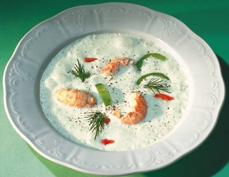 Kalte Gurkensuppe mit Flusskrebsen