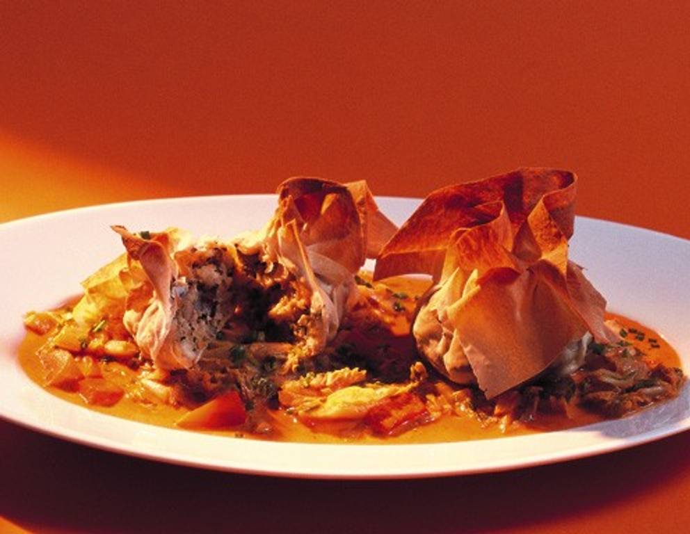 Karpfenstrudelsackerl mit Semmel-Gemüsefülle Karpfenstrudelsackerl mit Semmel-Gemüsefülle