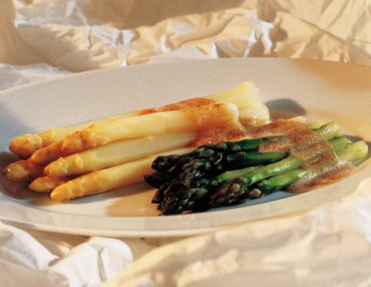 Spargel mit Butter und Bröseln