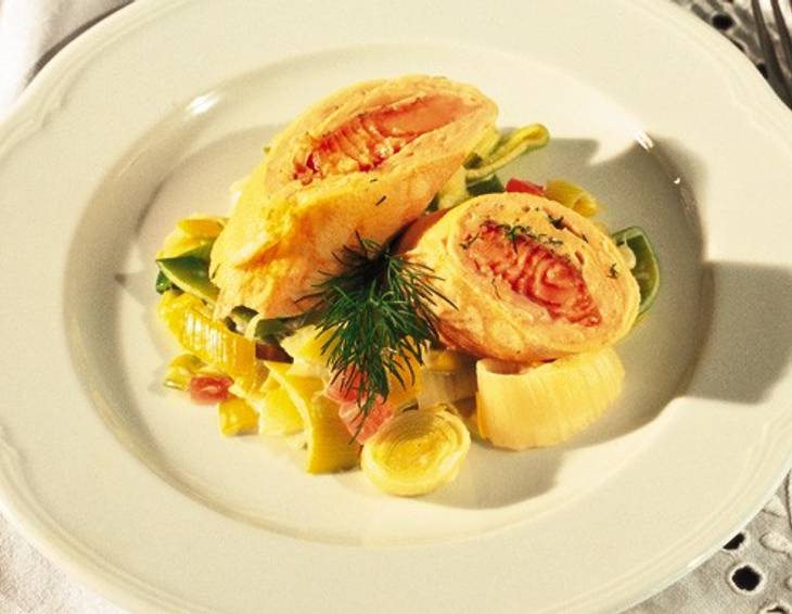 Lachsforellen- Palatschinkenrolle mit Porree Lachsforellen- Palatschinkenrolle mit Porree