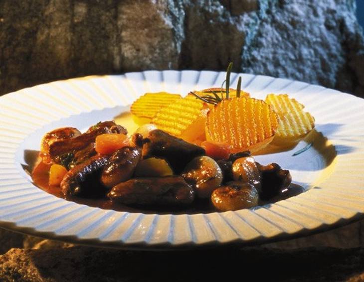 Ragout vom Lammschlögel mit Schalotten und Karotten