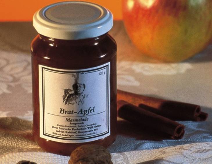 Bratapfelmarmelade mit Zimt und Nüssen Bratapfelmarmelade mit Zimt und Nüssen