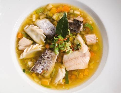 Fischsuppe von dreierlei Faaker-See-Fischen