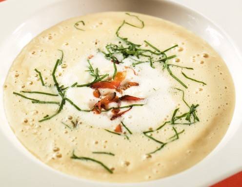 Erdäpfelsuppe Petritschhof mit Spargel und luftgetrocknetem Hausschinken